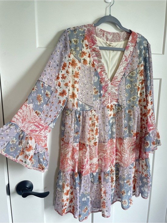 entro Dresses & Skirts - Floral Patchwork Tiered V-Neck Tunic Dress Sz L